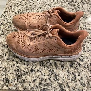 Women’s Hoka Clifton 7s size 8